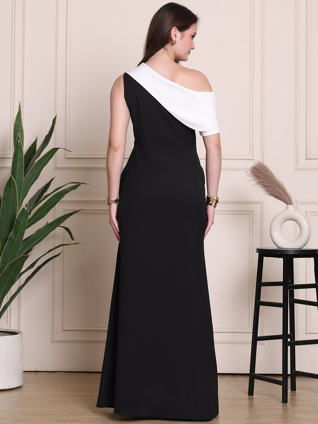 Exude Nocturnal Sparkle Elegant One Shoulder Gown Black and White