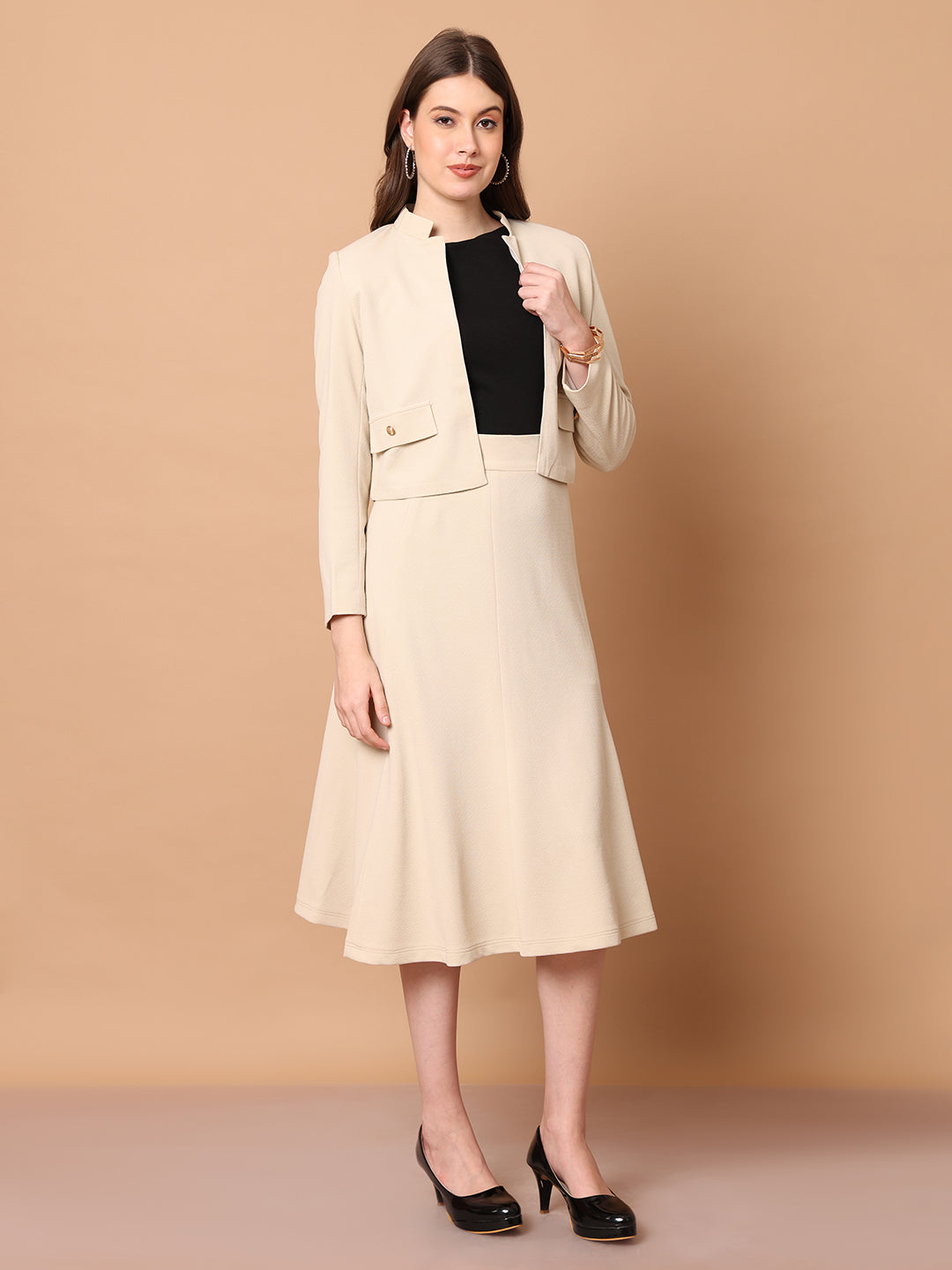 Exude Triumph Mandarin Collar Crop Blazer (Beige)