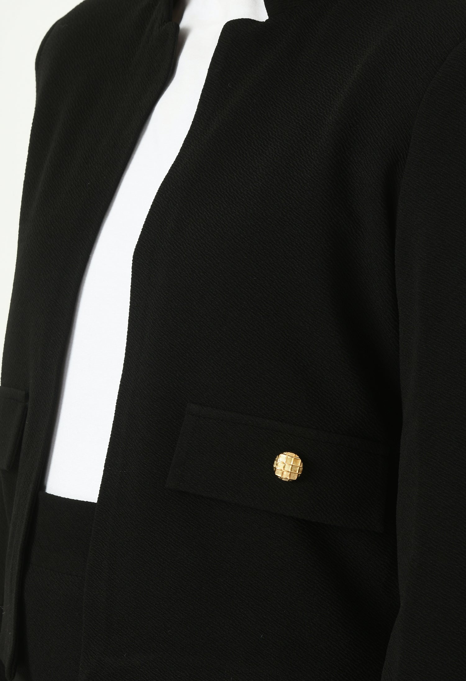 Exude Triumph Mandarin Collar Crop Blazer (Black)