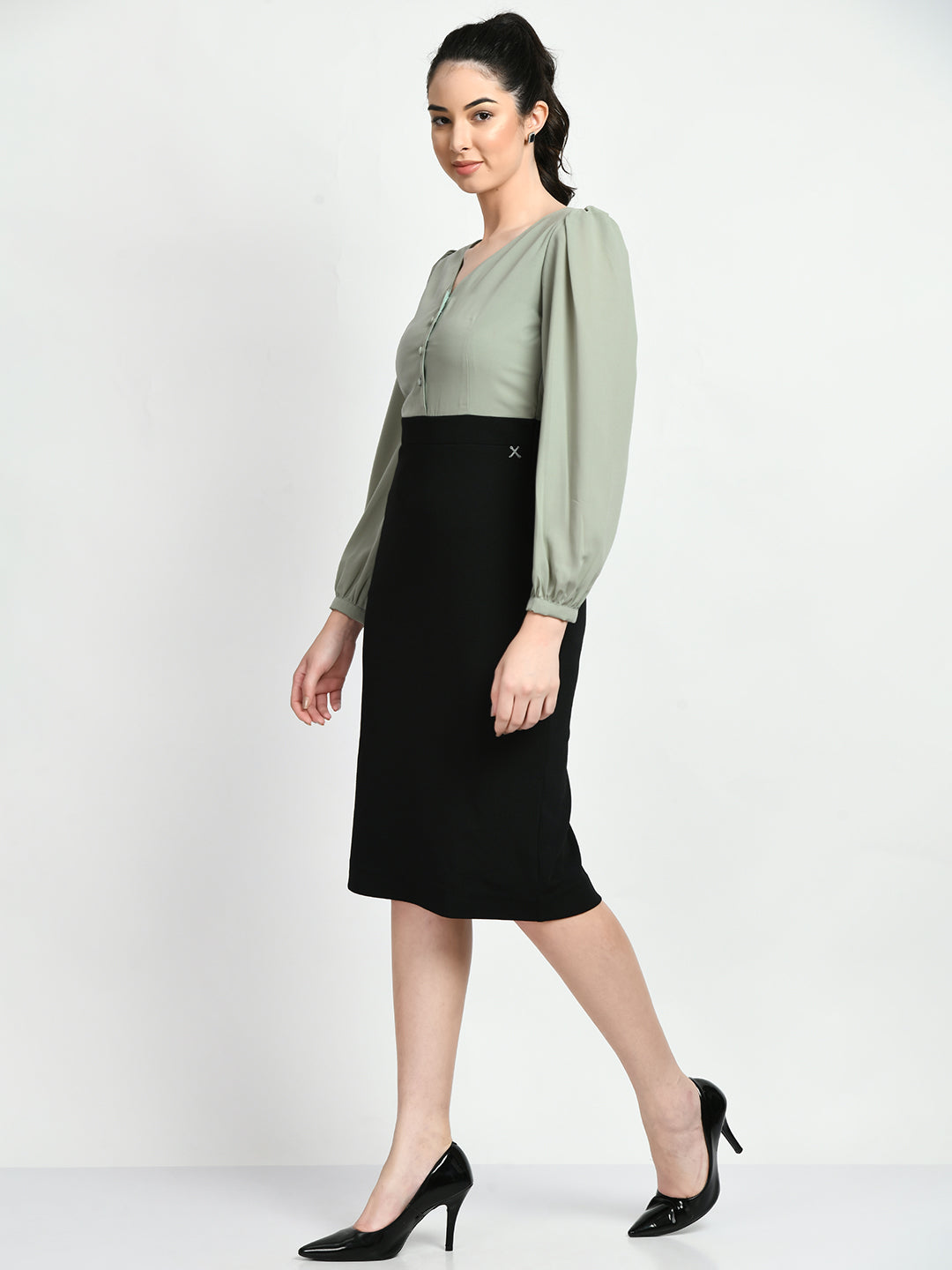 Exude Style Colour Blocked Sheath Dress (Black + Pista Green)